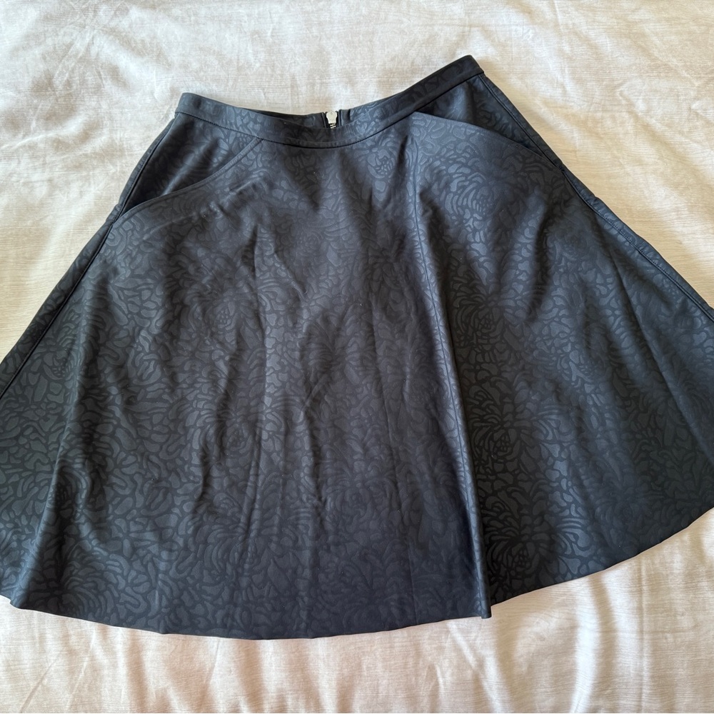 Lululemon Noir Embossed Swing Skirt – Rare & Elegant!